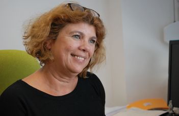 Nyitottsággal és szenzitivitással a végzettség nélküli iskolaelhagyás ellen – Interjú Szivák Judittal