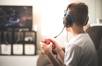 China bans under-18s from playing online games for more than an hour a day, Science & Tech News